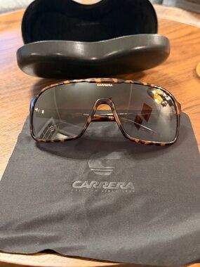 Carrera 1046/S Shield Sunglasses Tortoiseshell – Unisex w/ Case